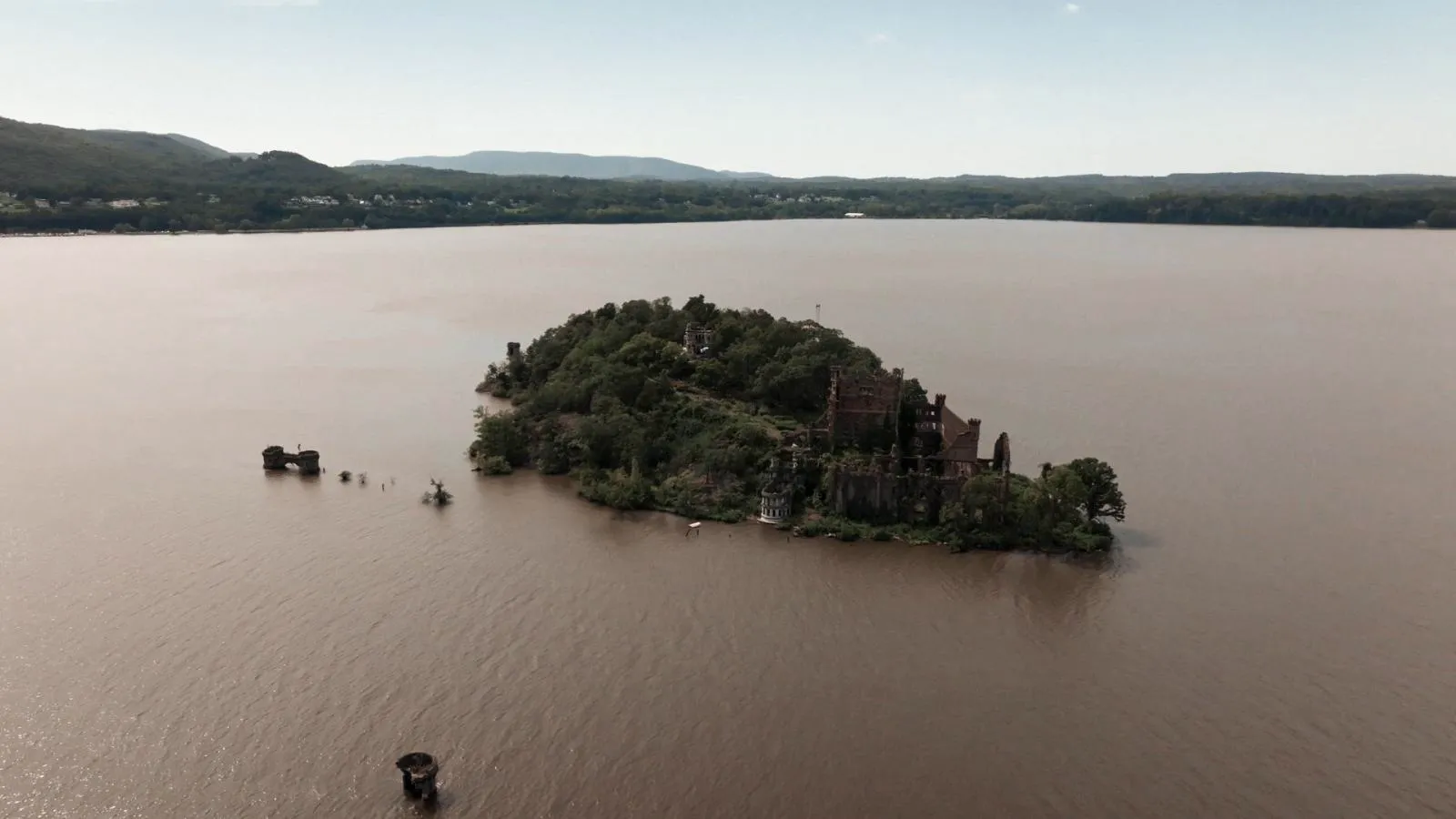 thumbnail - S1:E5 Mystery on the Hudson