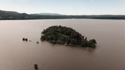 thumbnail - S1:E5 Mystery on the Hudson