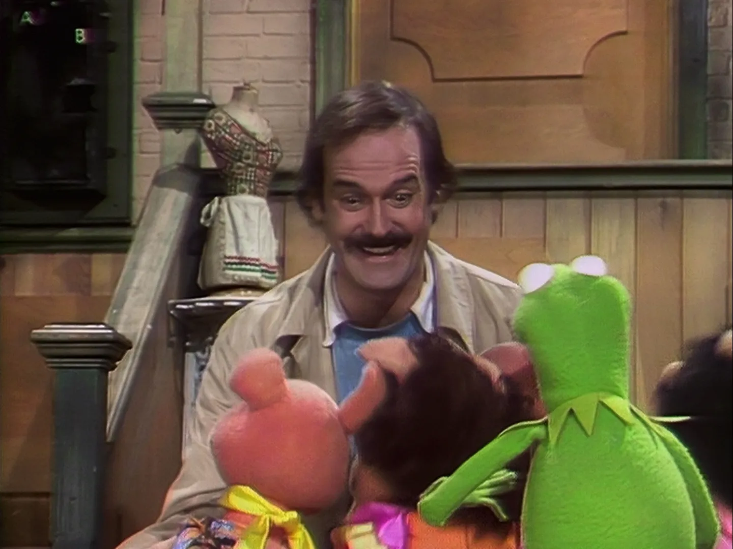 thumbnail - S2: Afl. 23 Gast: John Cleese