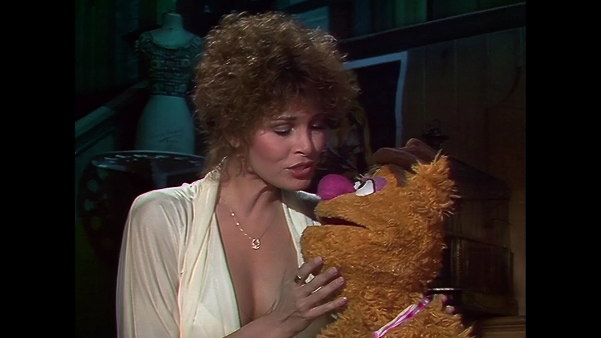 thumbnail - S3: Afl. 11 Gast: Raquel Welch