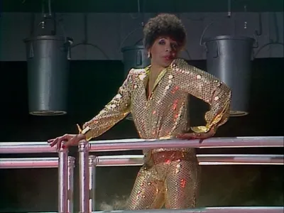 thumbnail - S5:E4 Guest: Shirley Bassey