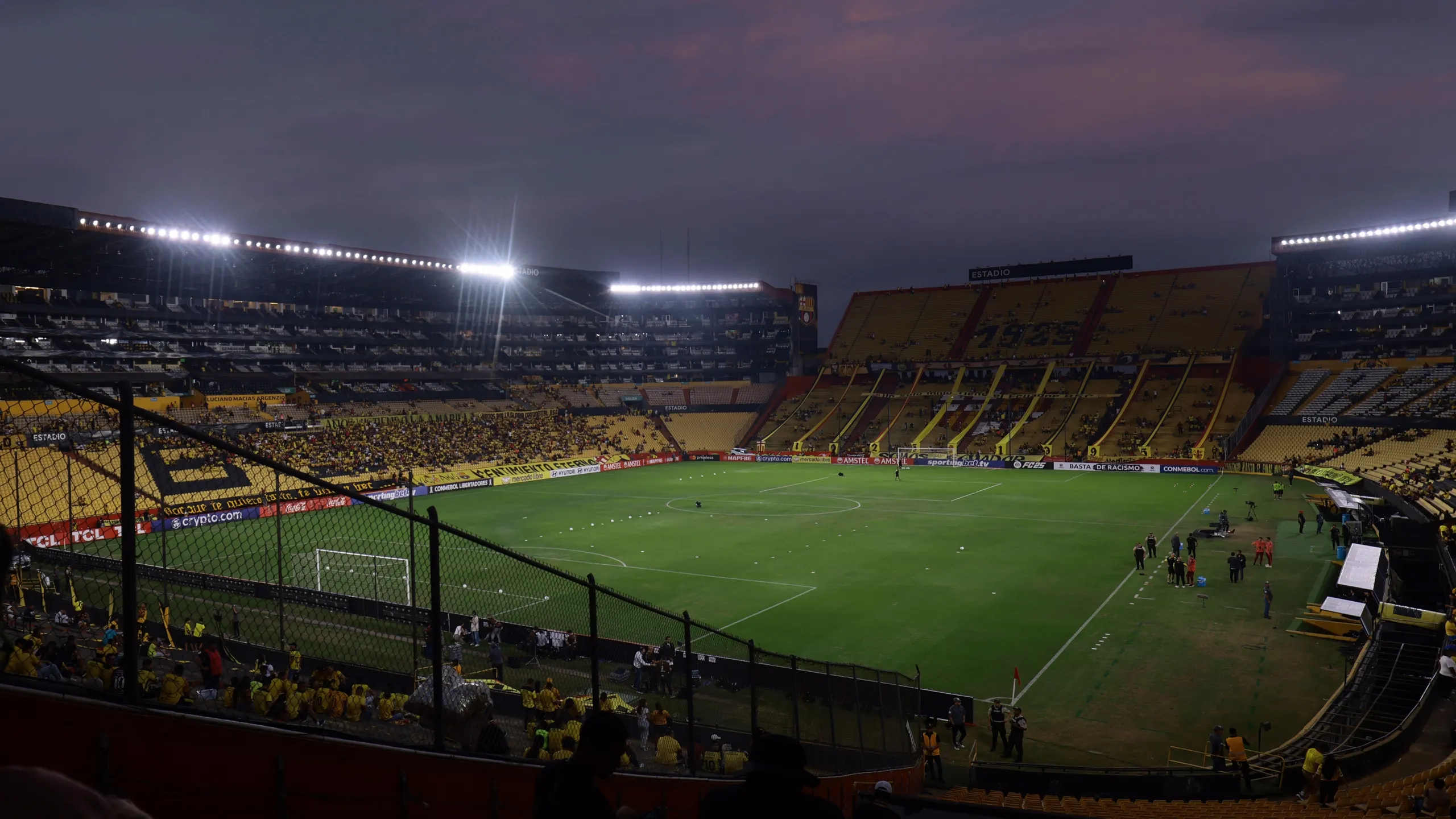 Barcelona (ECU) vs. Cruzeiro (BRA)