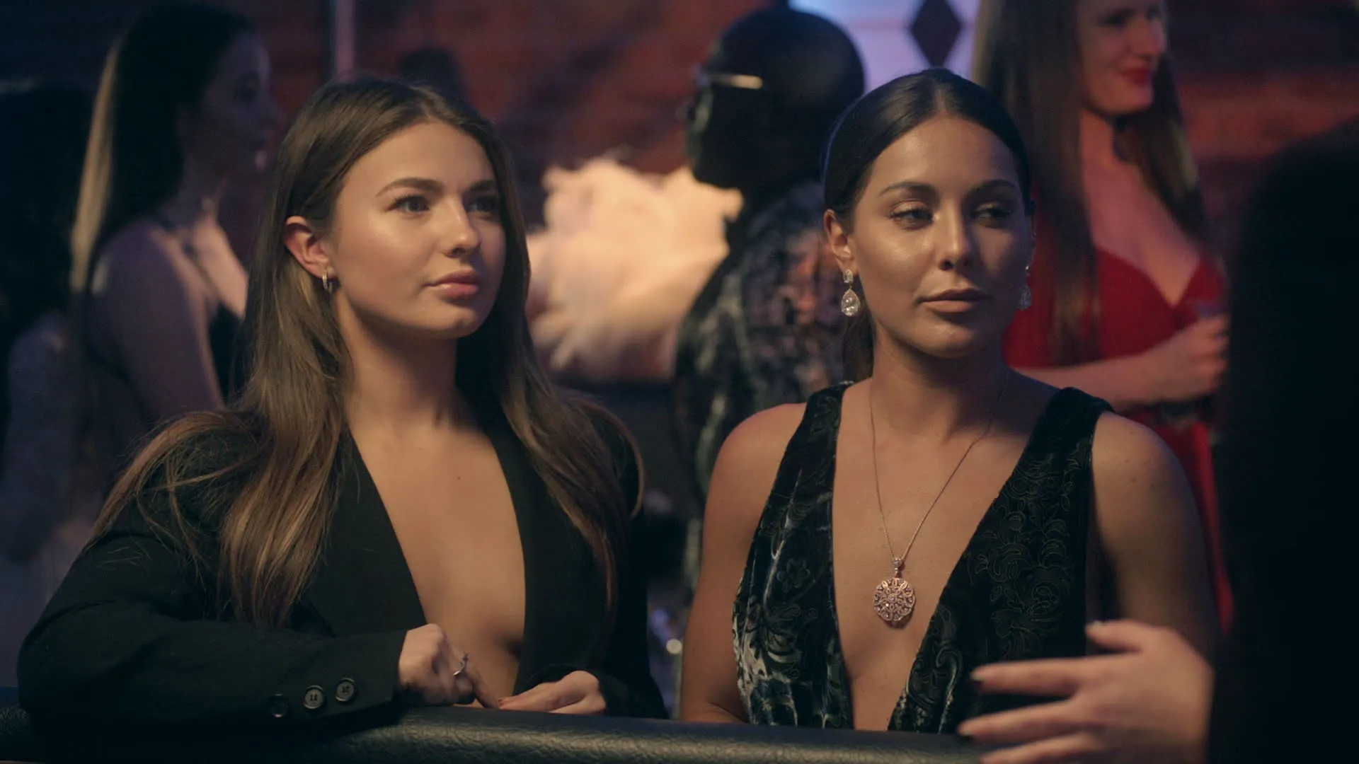thumbnail - S15:E2 Mimi Has Got A Boyfriend, Everyone Else Stay Calm