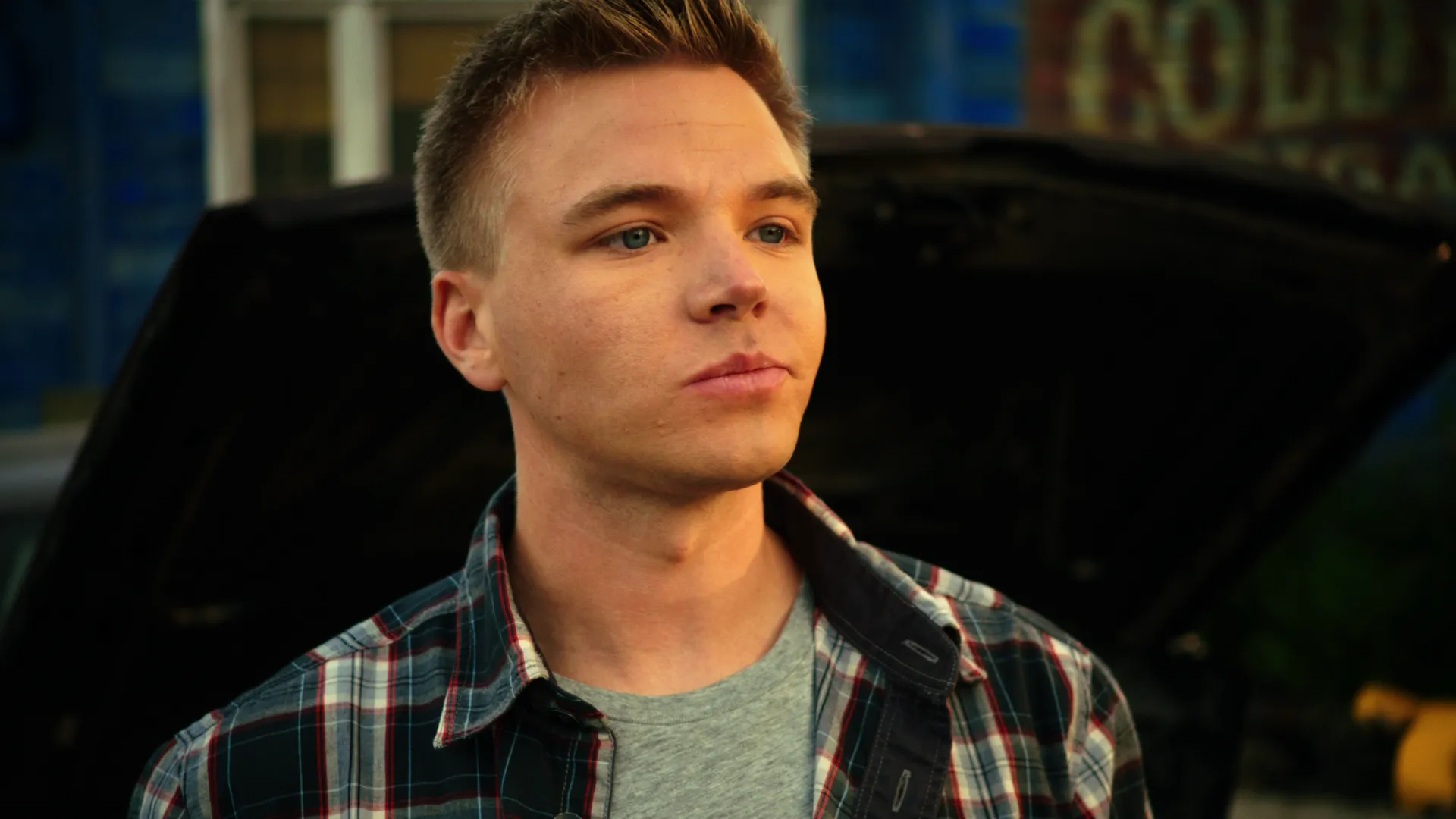 thumbnail - S1:E1 An Orphan Walks Into a Bar