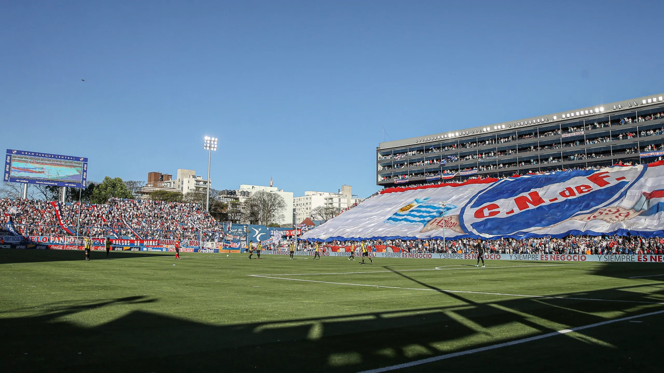 Nacional (URU) vs. Universitario (PER) 