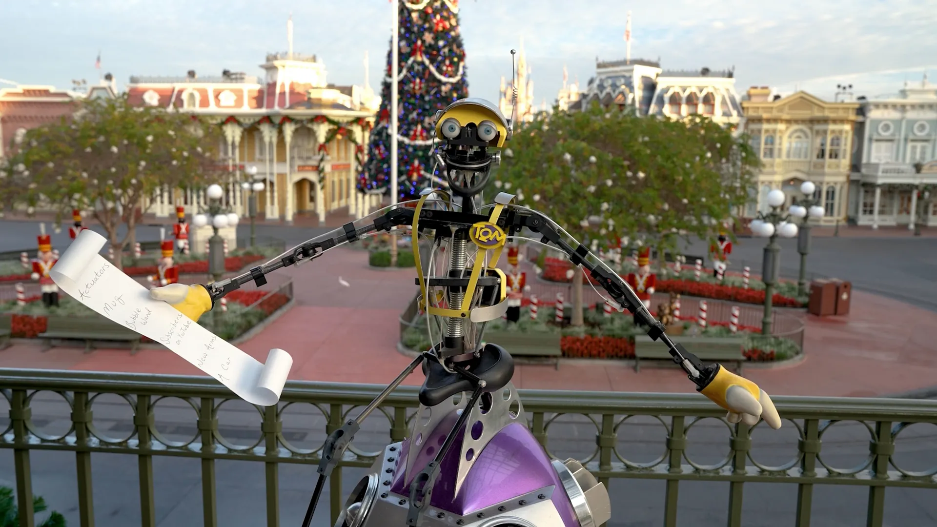 thumbnail - S1:E5 How does Walt Disney World make the holiday parade smell so good?