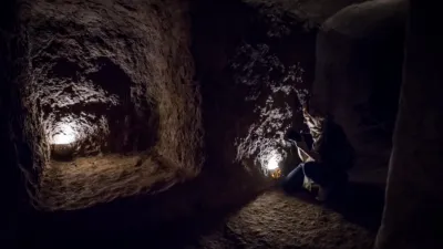 thumbnail - S1:E5 Tunnels and Tombs