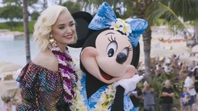 thumbnail - S1:E1 Aloha Idol, Singing Stargirl, Creating Onward