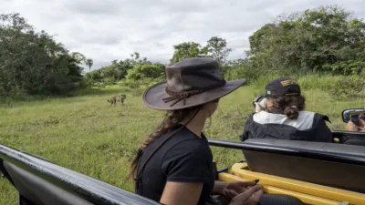 thumbnail - S1:E4 The Queen is Back