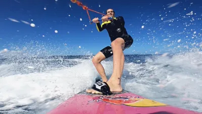 thumbnail - S1:E7 Eaten By Jaws