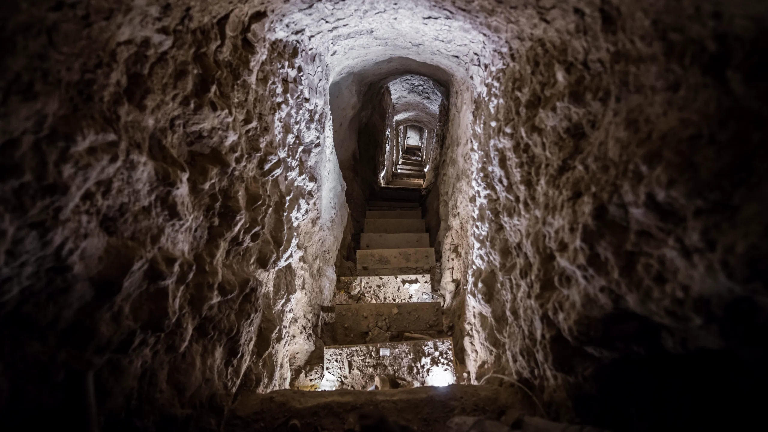 thumbnail - S1:E4 Tunnels and Tombs