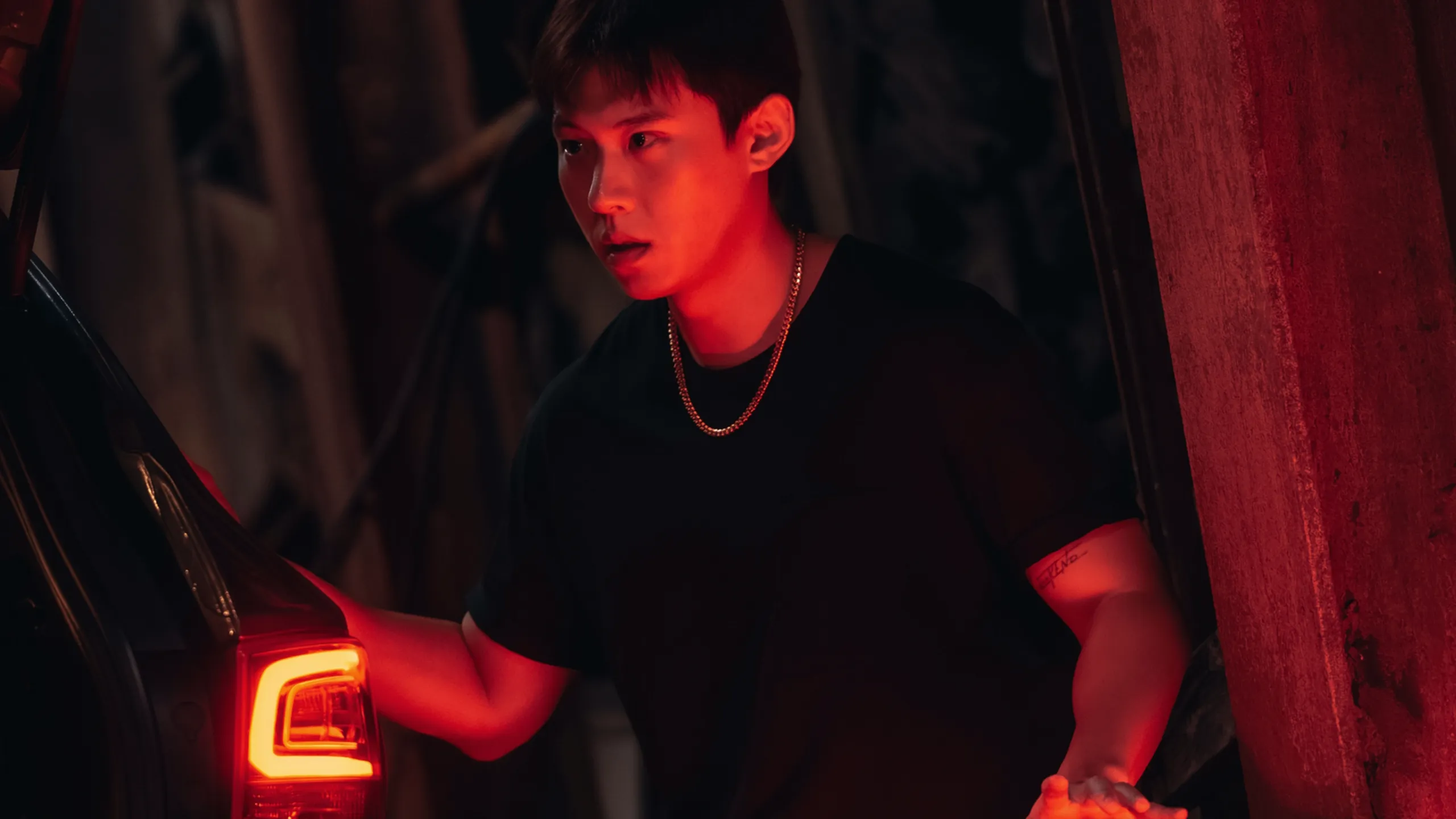 thumbnail - S1:E6 Fissure