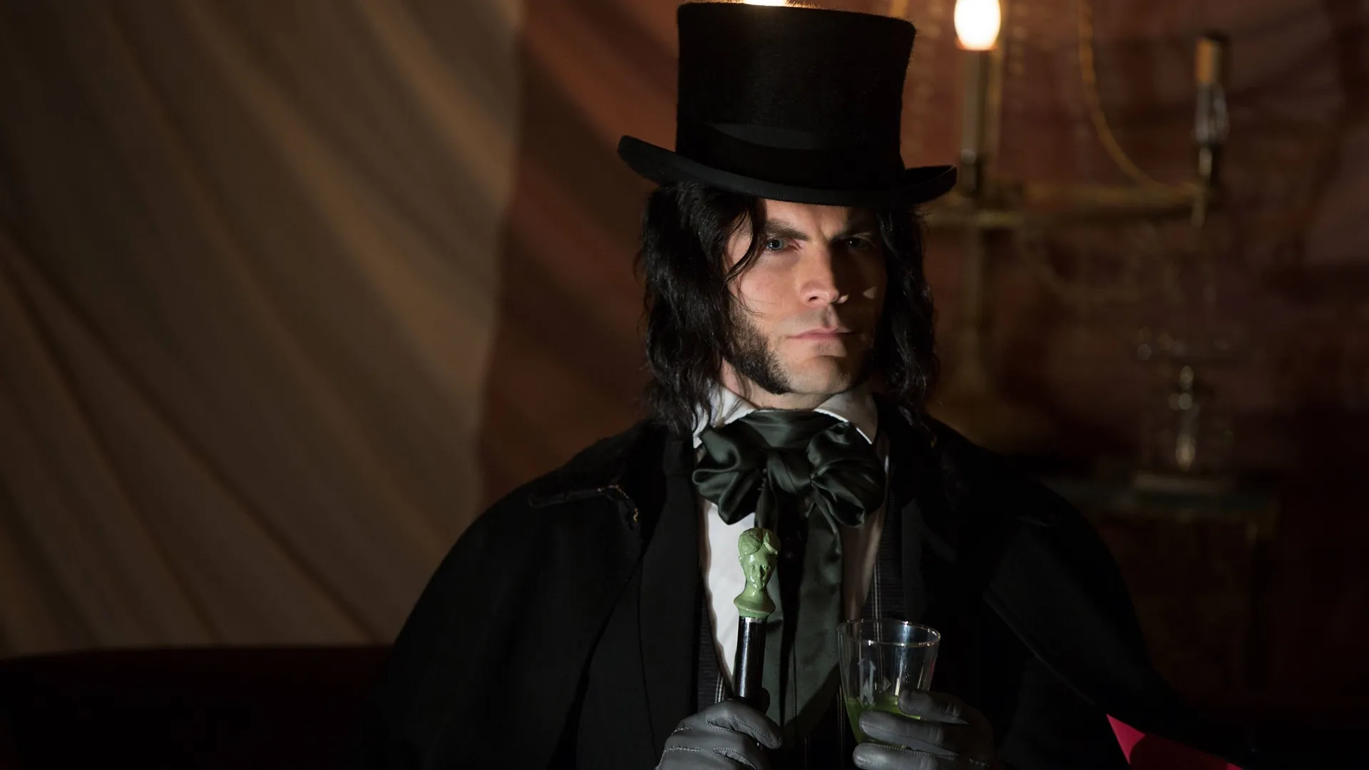 thumbnail - S4:E4 Freak Show: Edward Mordrake, Pt 2