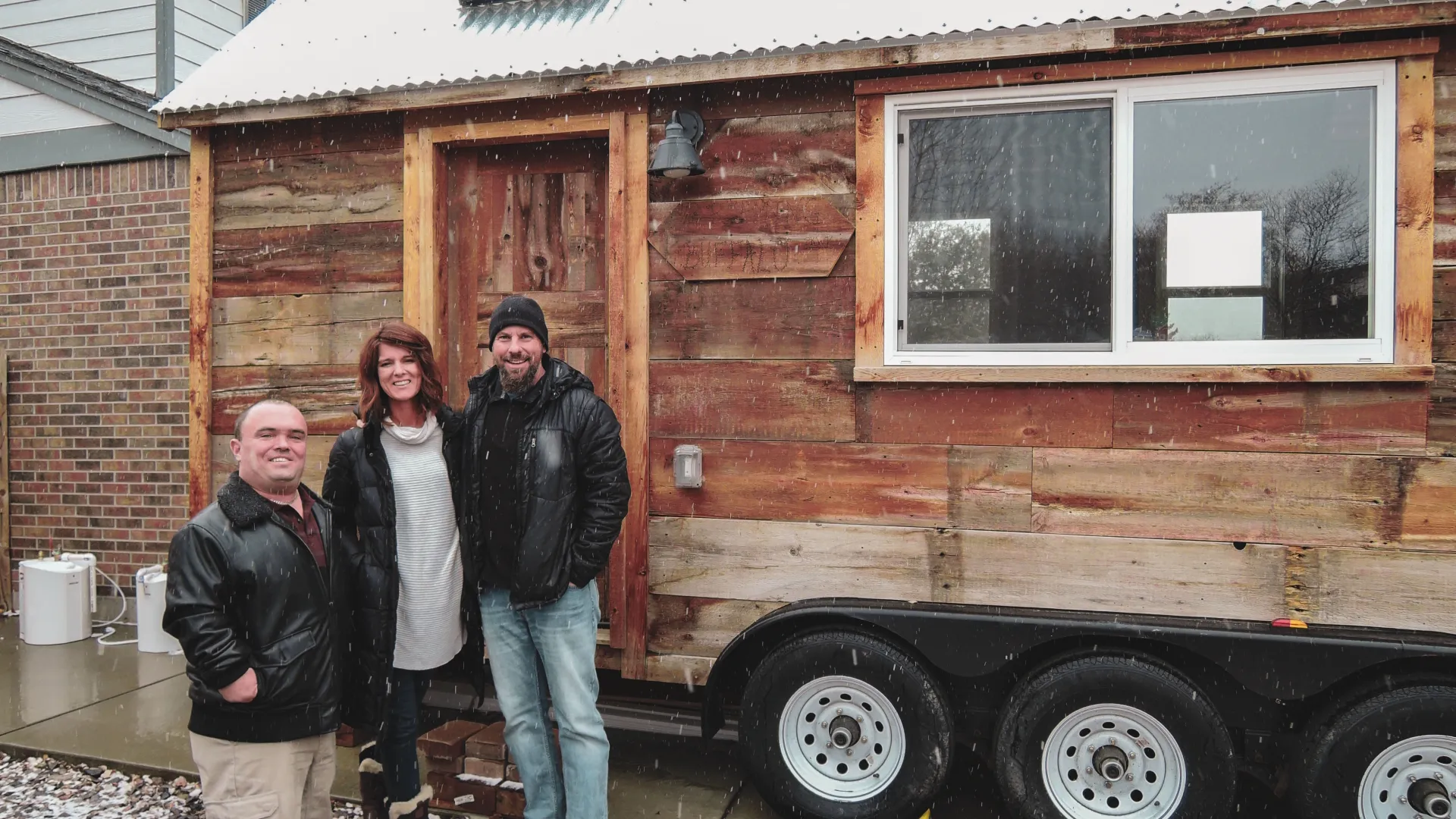 thumbnail - S4:E21 Empty Nesters Go Tiny