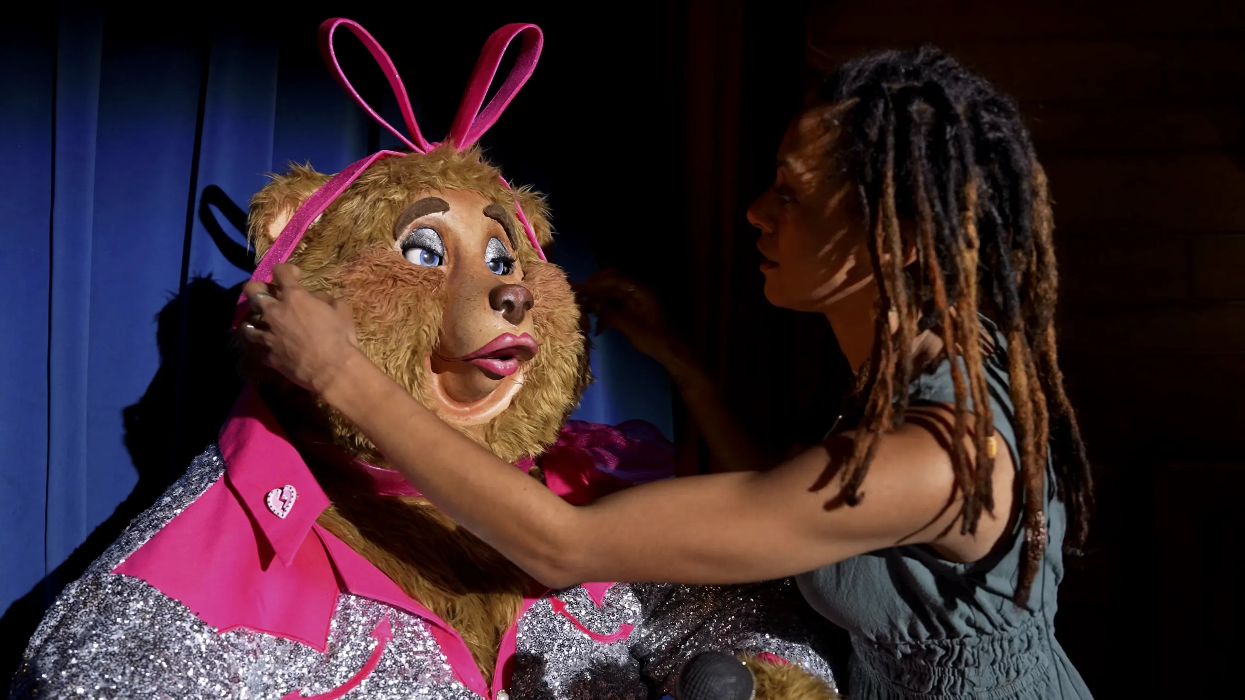 thumbnail - S1:E9 How do Imagineers keep Audio-Animatronics figures looking show ready?