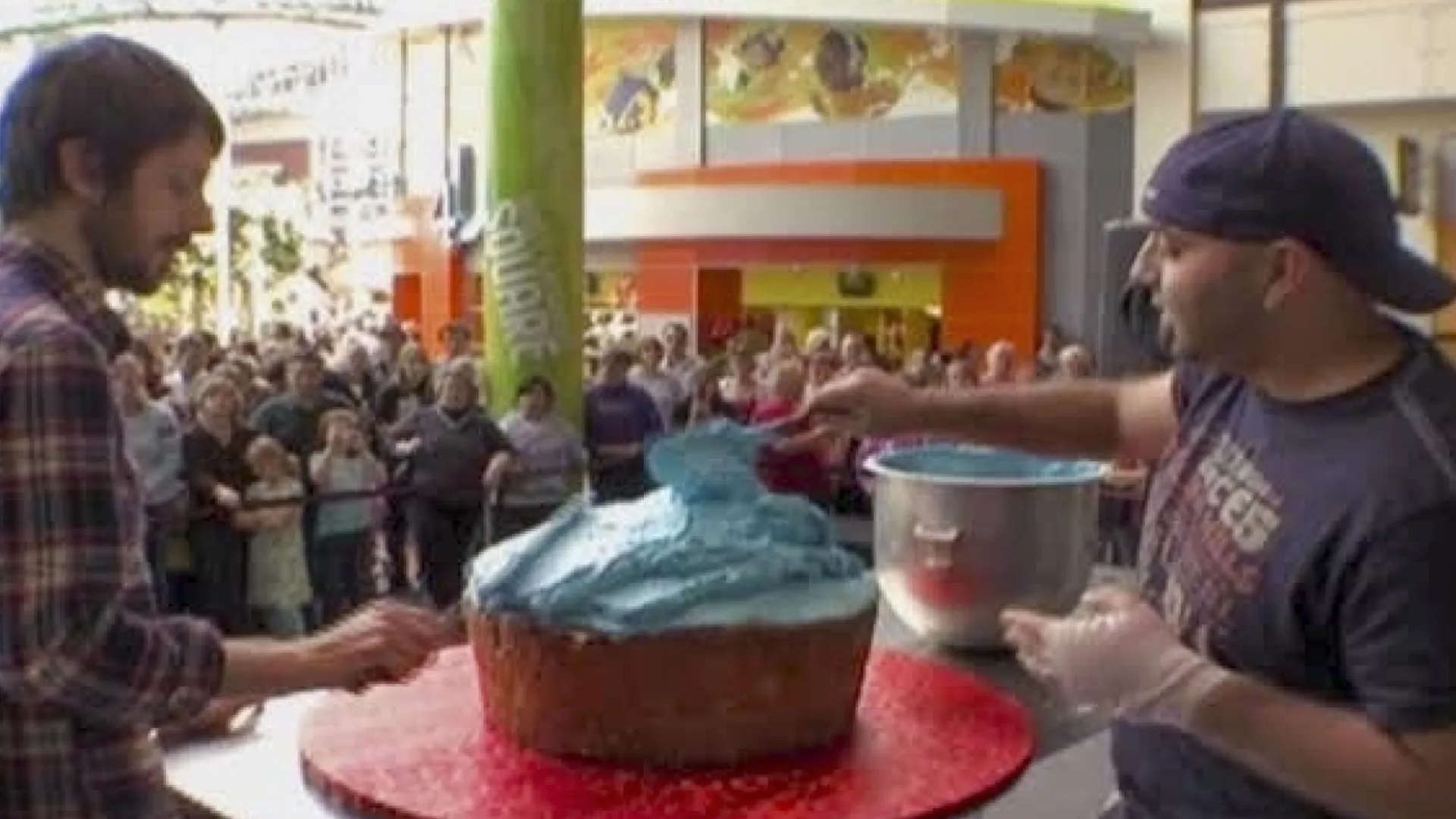 thumbnail - S5:E2 World's Largest Cupcake