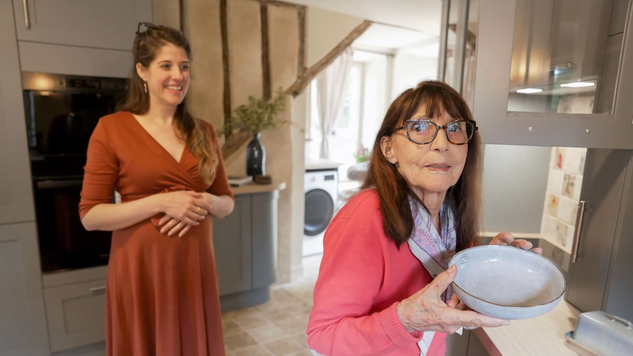 thumbnail - S2:E4 Granny and the Gutted Gatehouse: Part Two