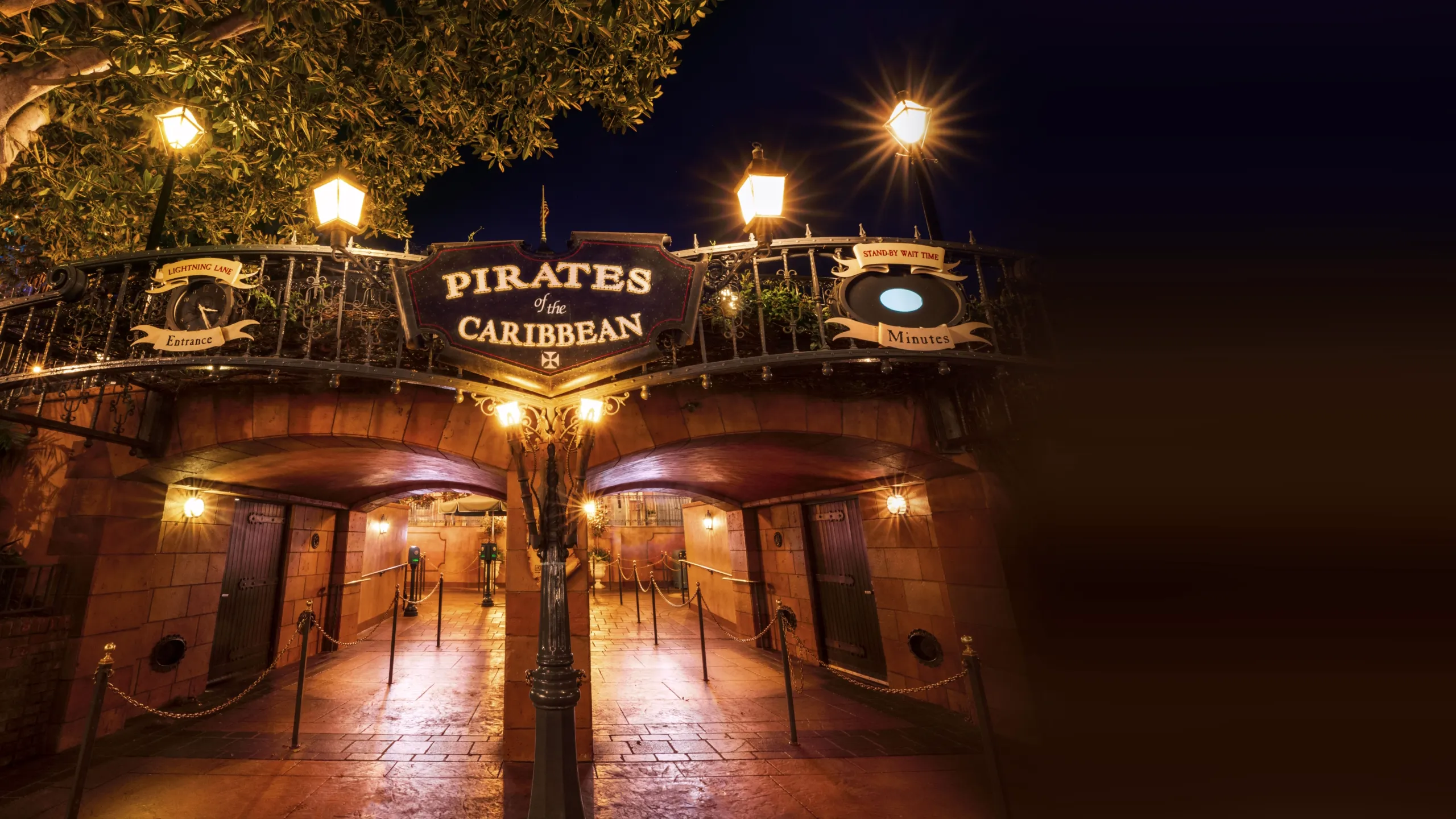‪Pirates of the Caribbean | Disneyland Resort‬