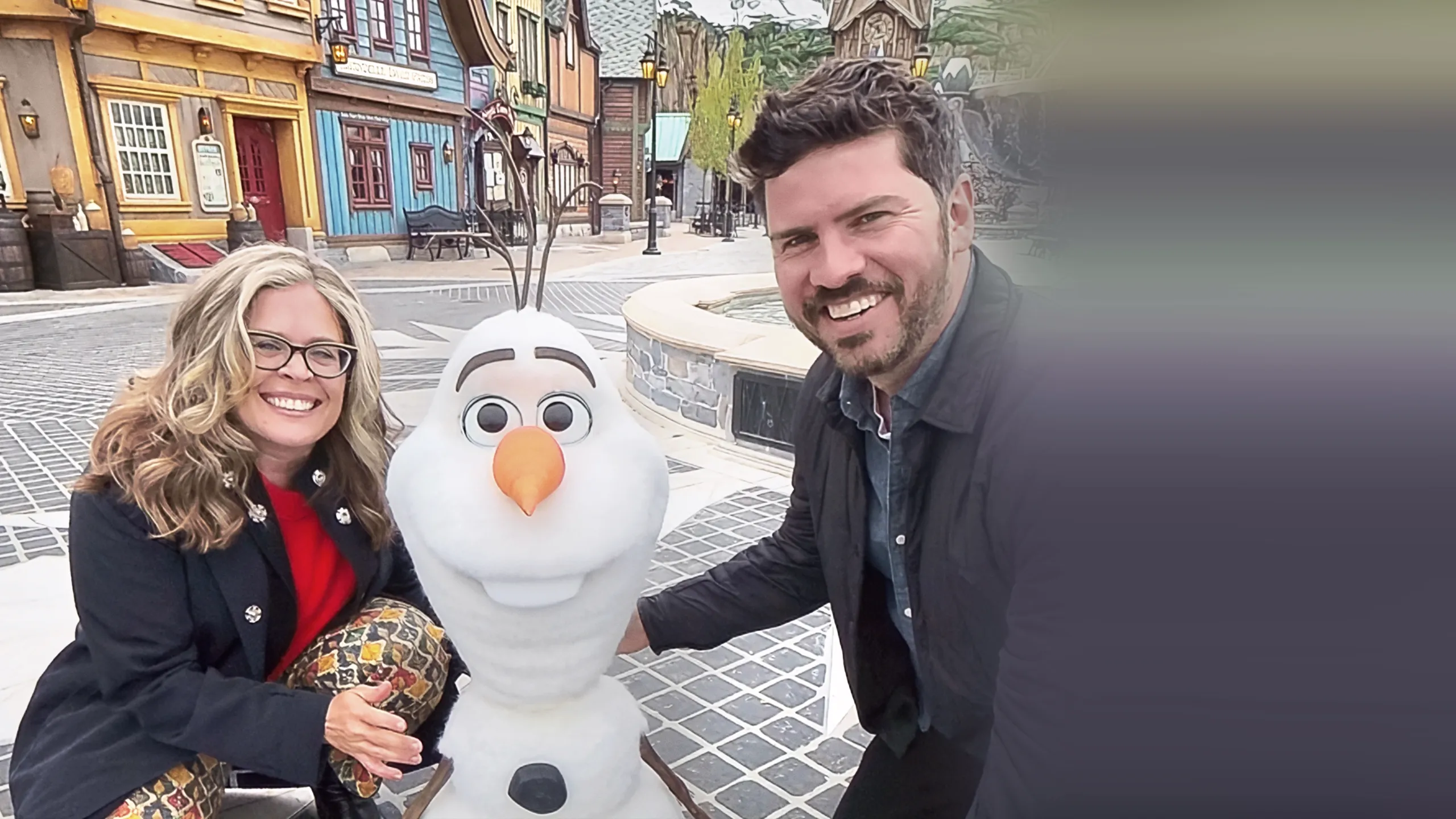 ‪Disney+ Insider: World of Frozen‬