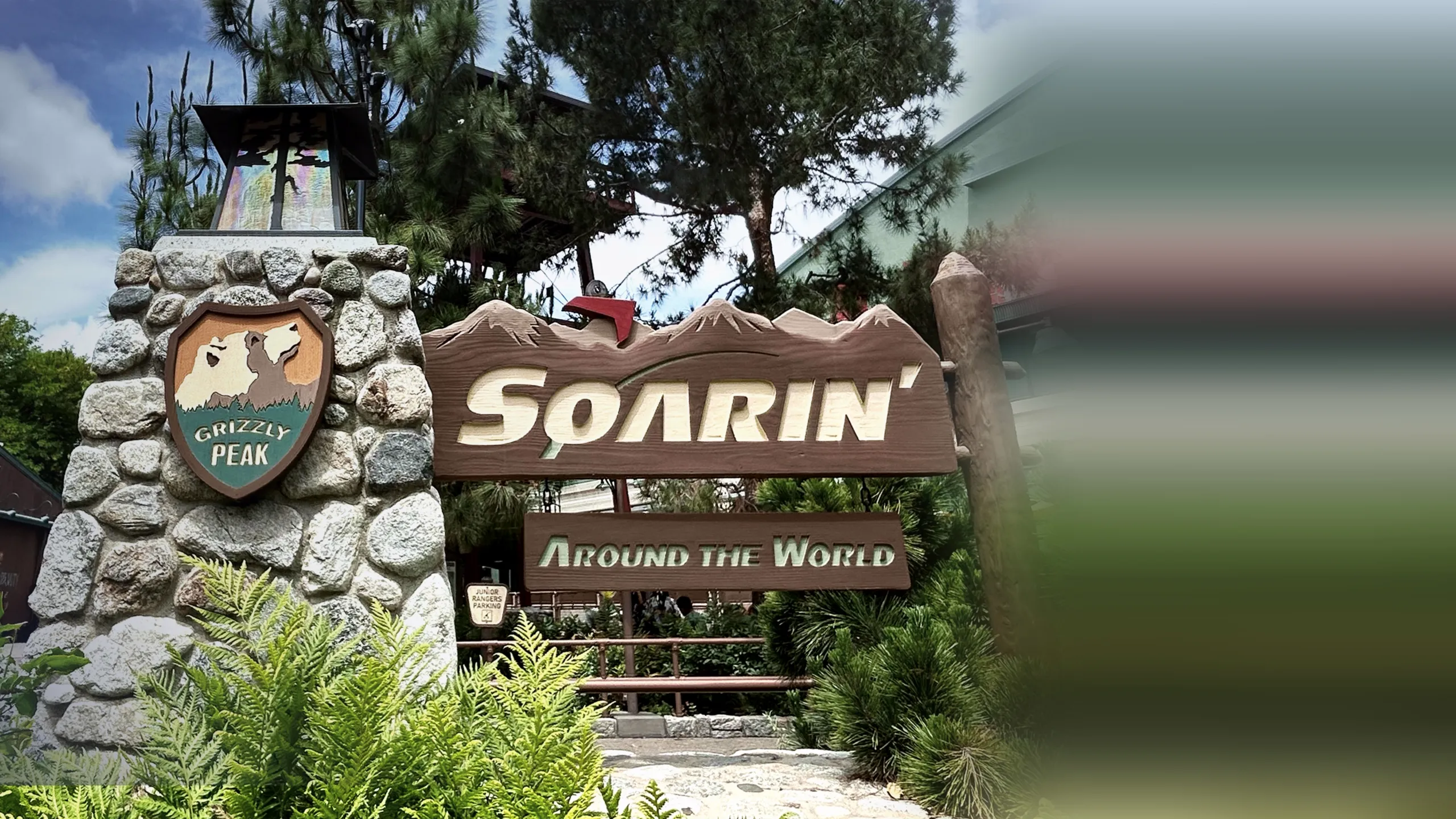 ‪Soarin' Around the World | Disneyland Resort‬