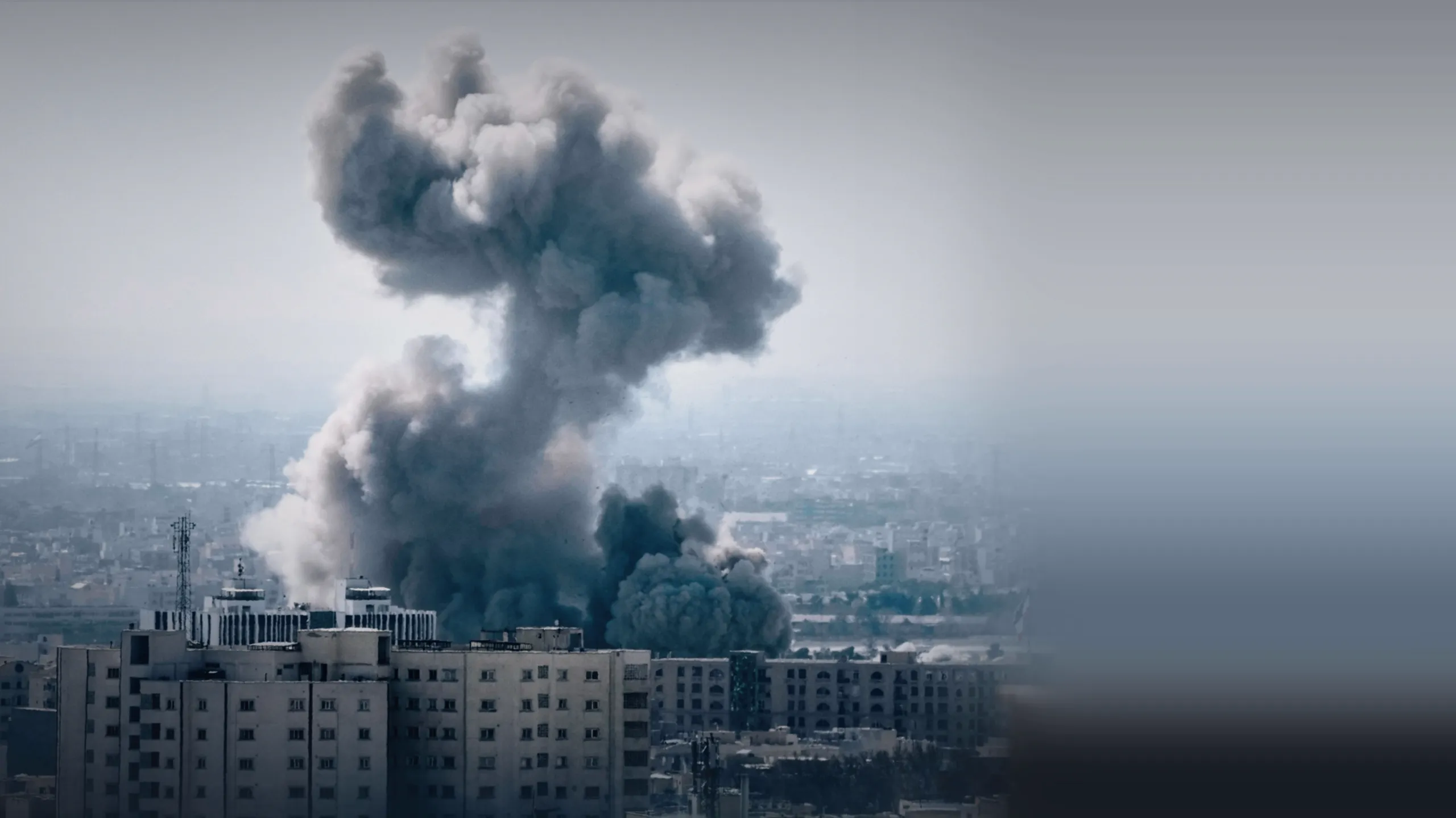 ‪Shockwaves: The Attack on Iran‬