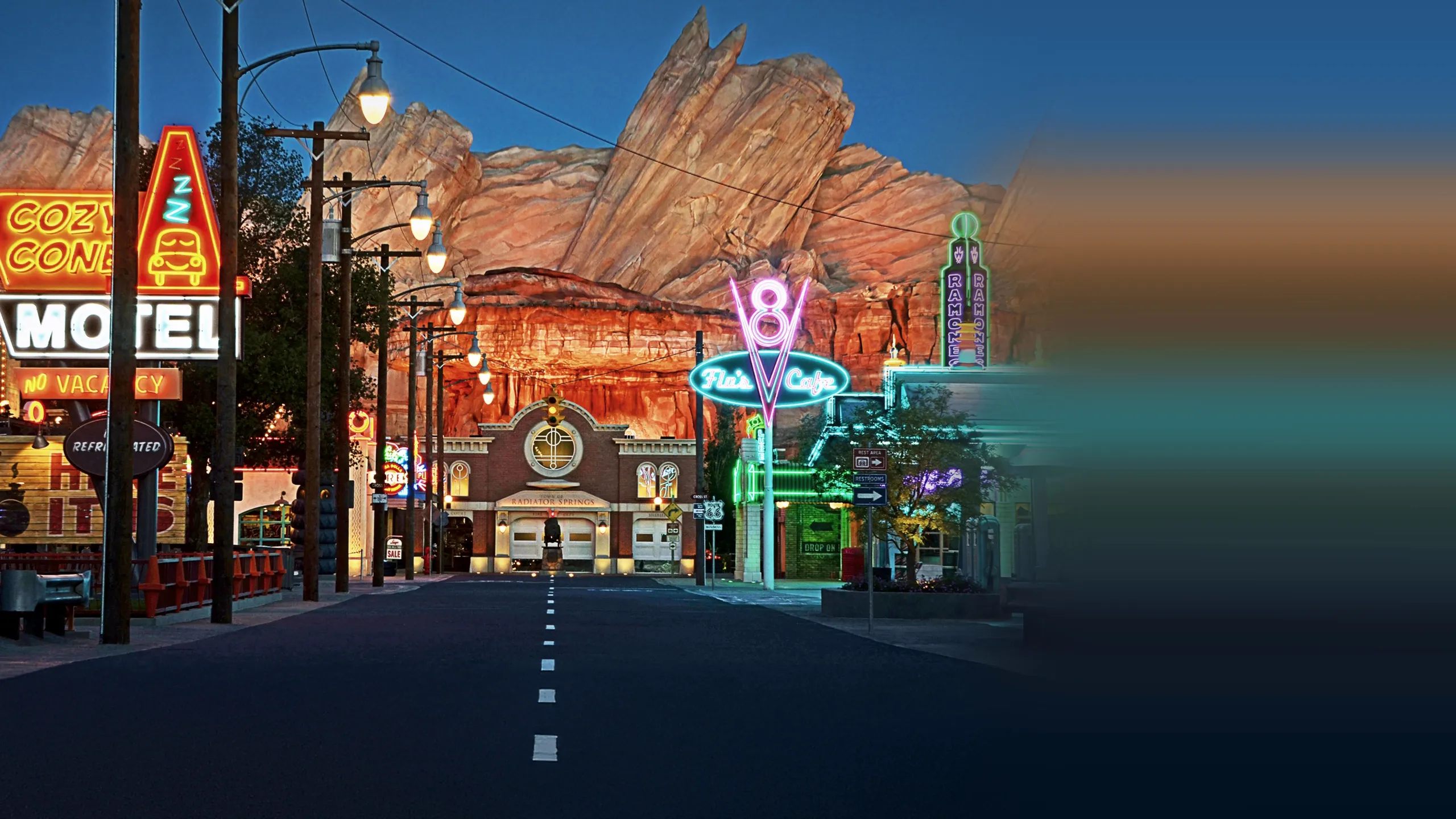 ‪Cars Land | Disneyland Resort‬