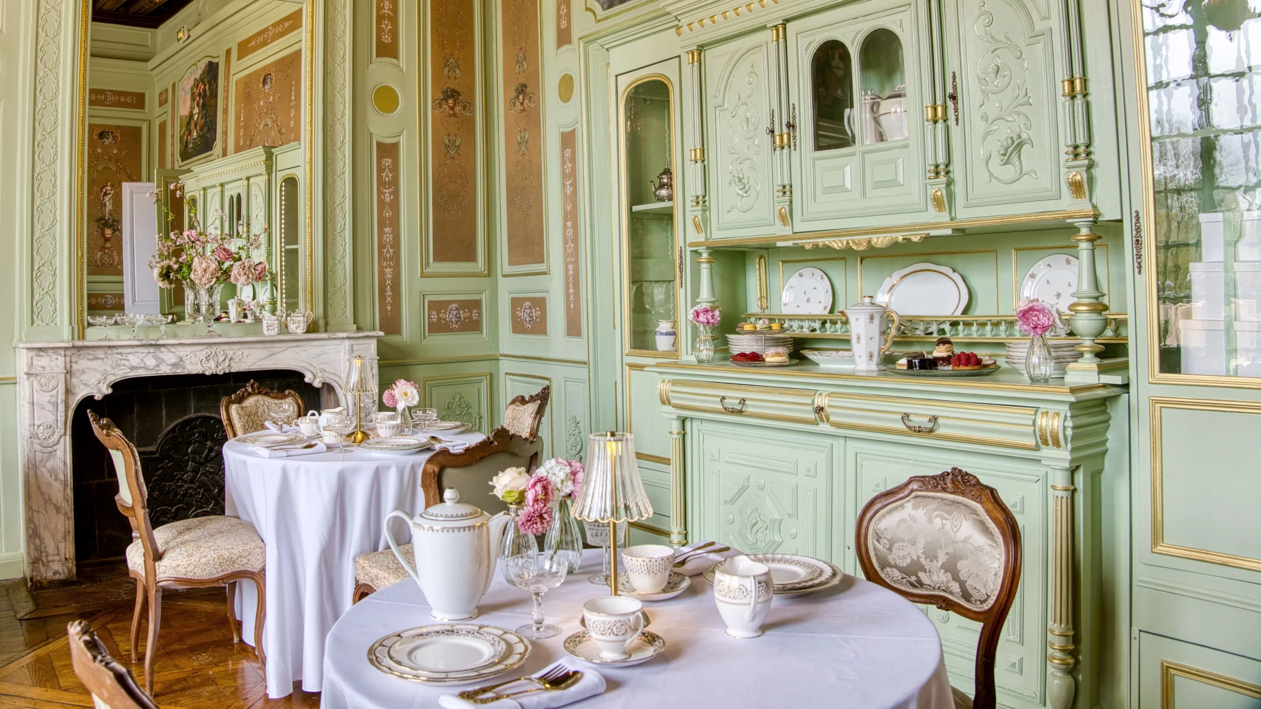thumbnail - S2:E5 Fairy Cakes: The Castle's Tea Room