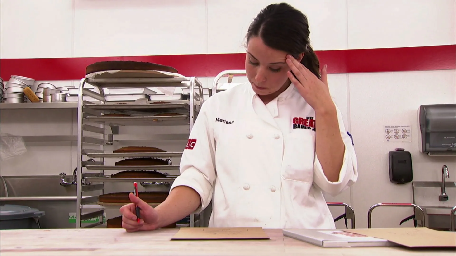 thumbnail - S2:E9 Crown-Winning Cakes