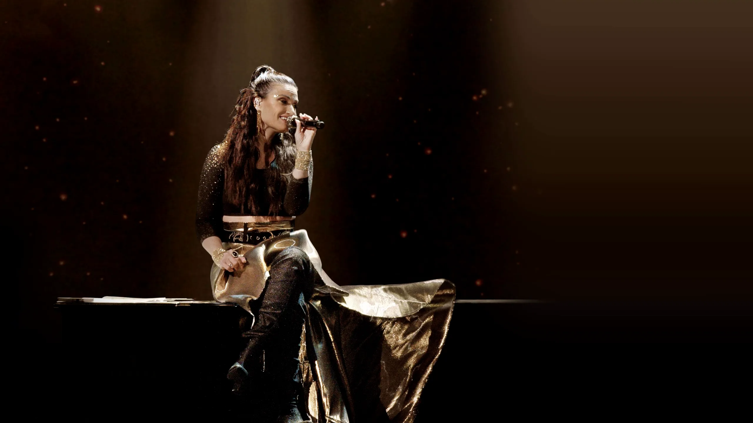 ?Idina Menzel: Which Way to the Stage