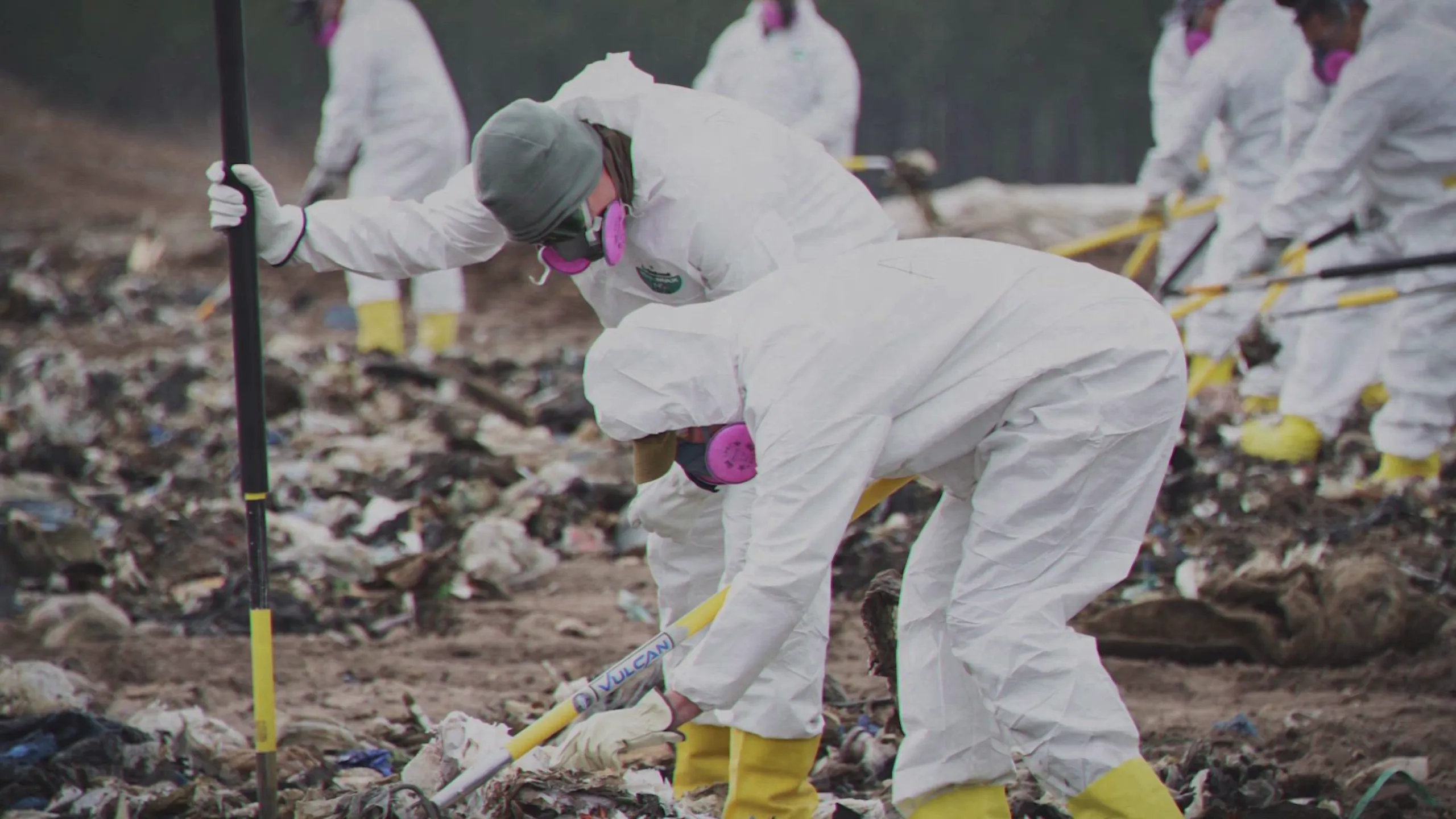 thumbnail - S1:E2 The Lady in the Trash Dump