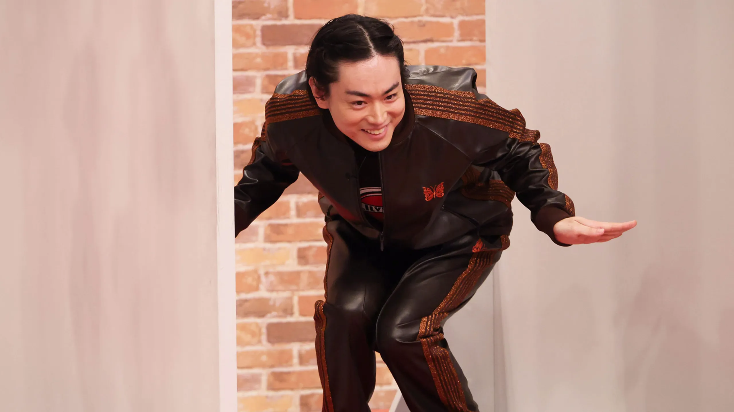 thumbnail - S1：第3話「菅田になりたい芸人たちが即興ポーズ伝達で大渋滞！」