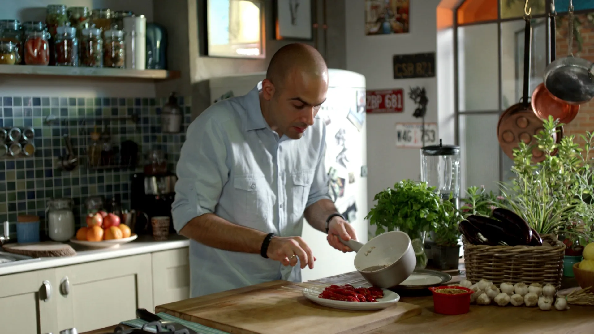 thumbnail - S1:E1 Steak Shish With Aubergine Puree
