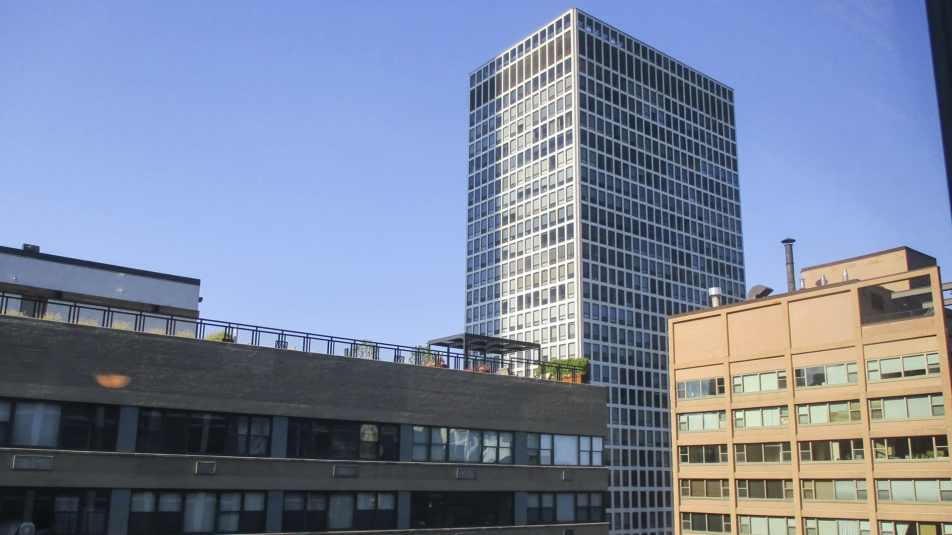 thumbnail - S207:E12 Rooftop Music in Chicago