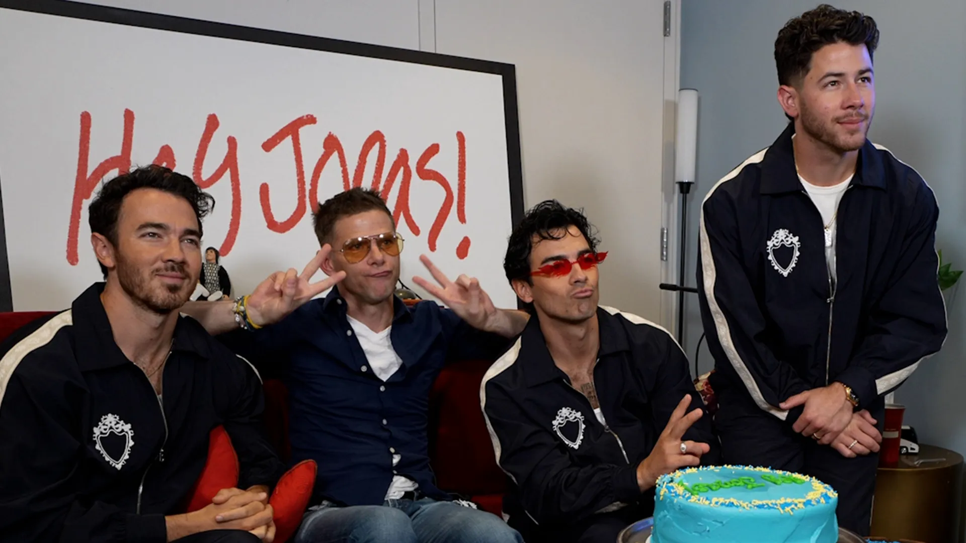 thumbnail - S1:E33 Hey Mikey Day!