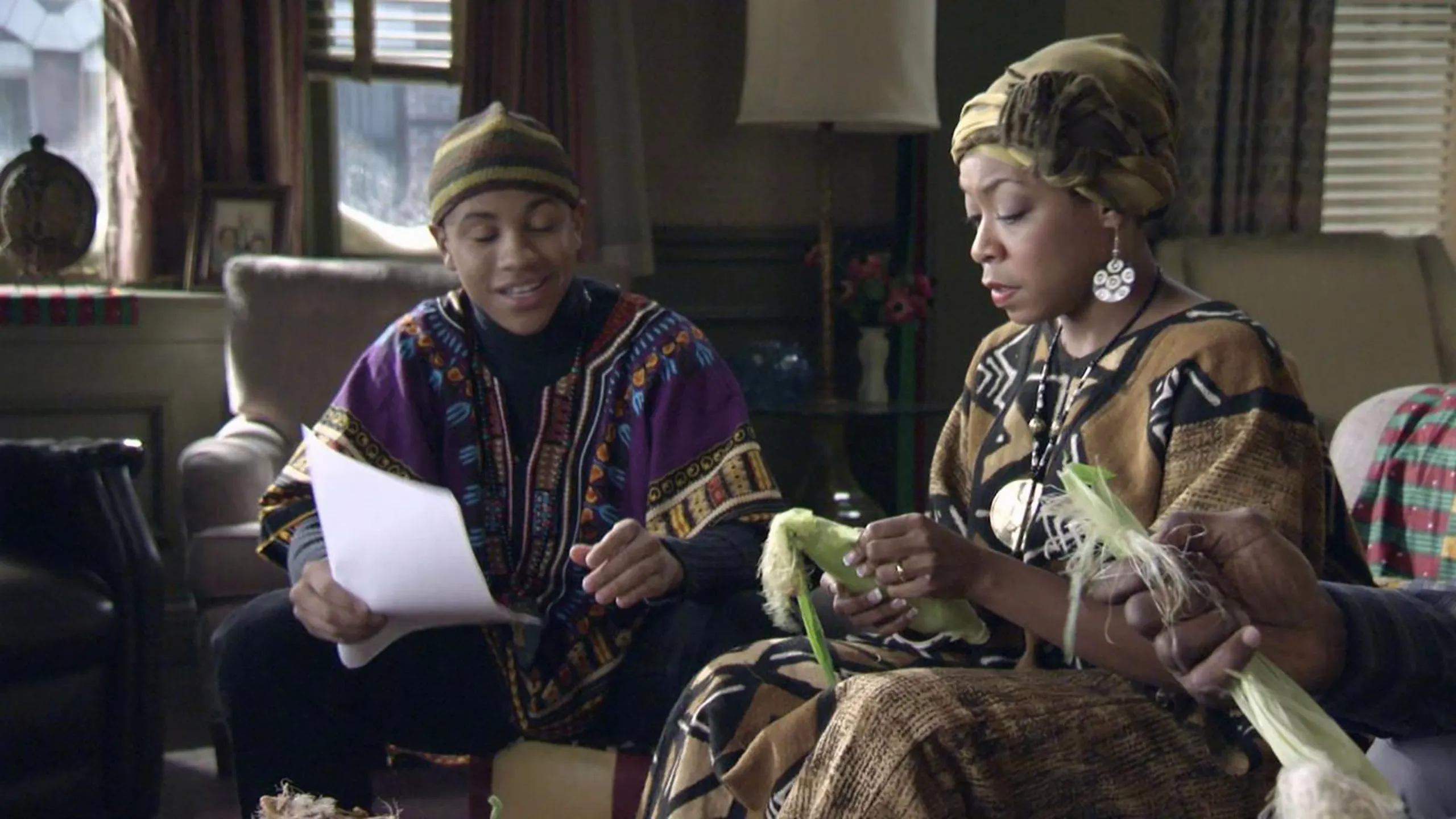 thumbnail - S3:E10 Everybody Hates Kwanzaa