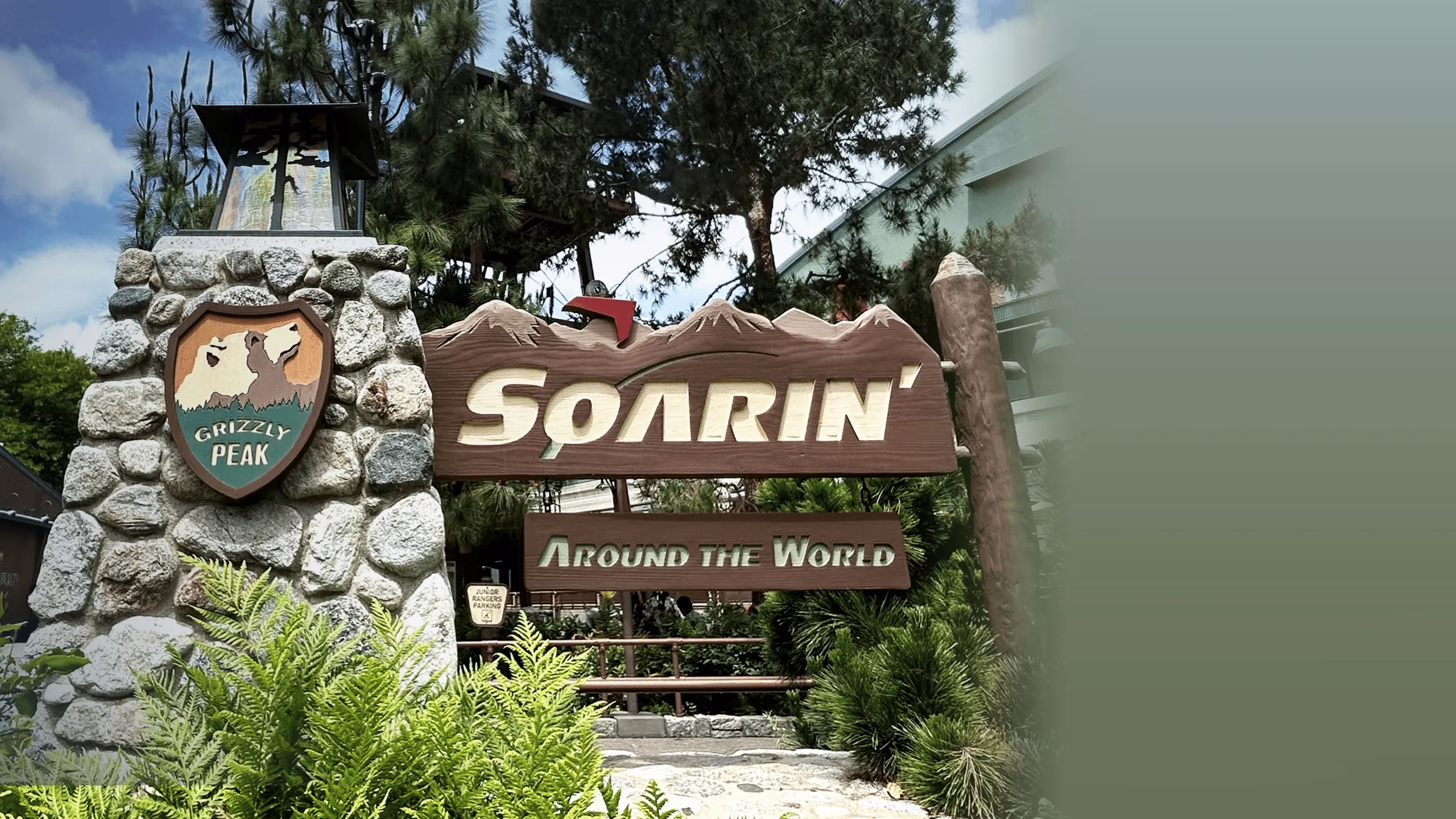 ‪Soarin' Around the World | Disneyland Resort‬