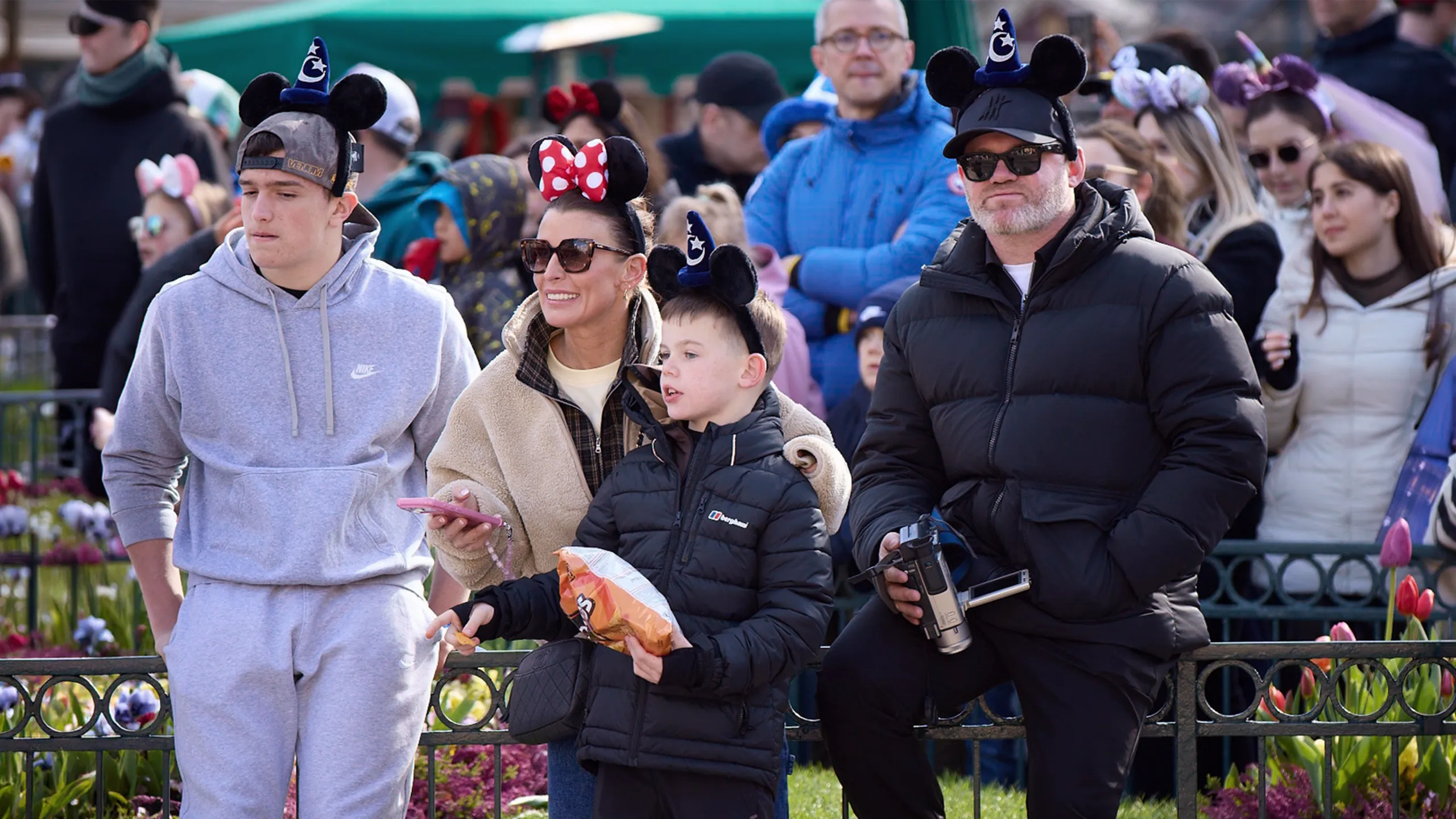 thumbnail - S1:E9 The Real Rooneys Disneyland Paris Special