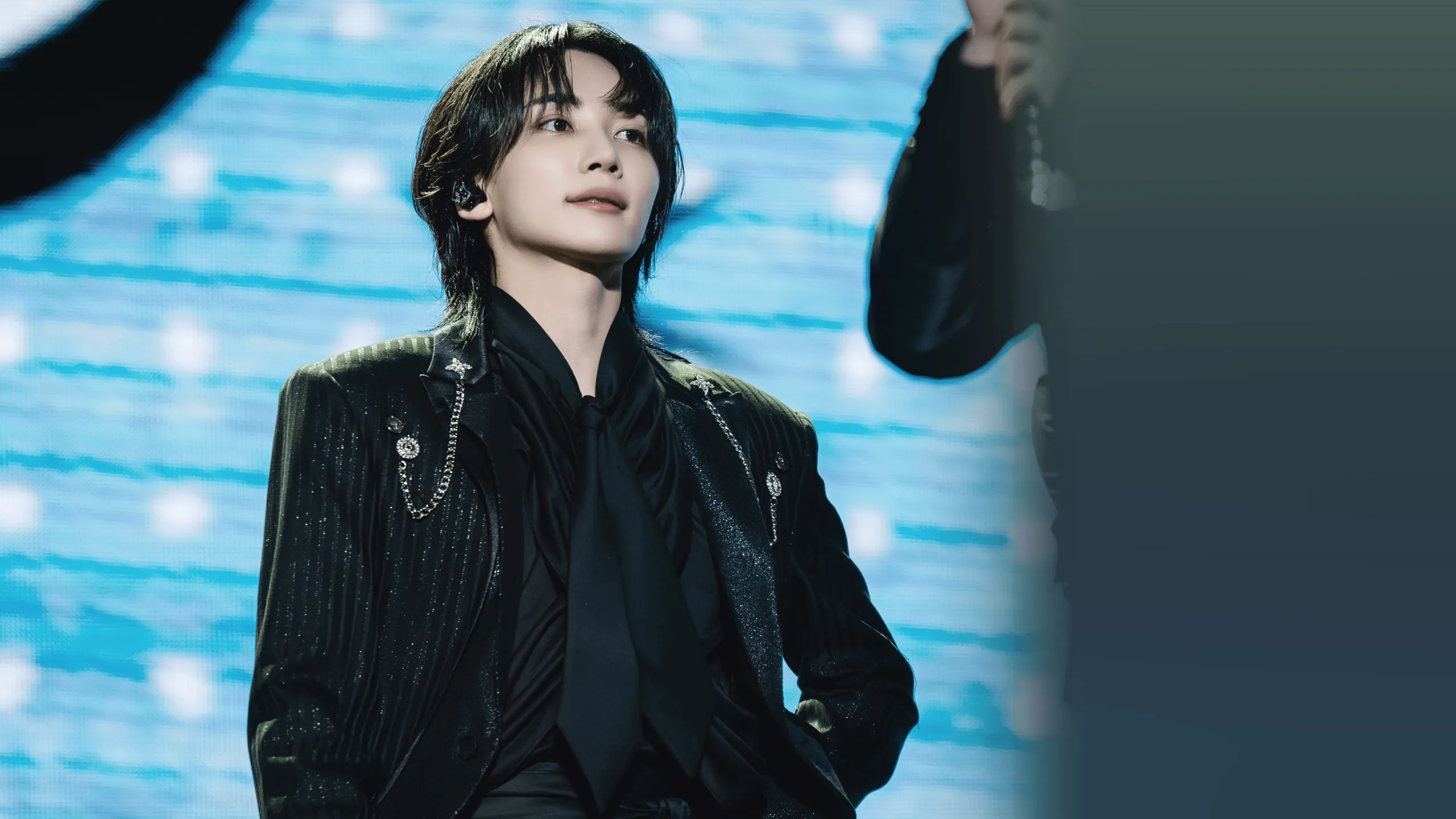 SEVENTEEN TOUR 'FOLLOW' AGAIN