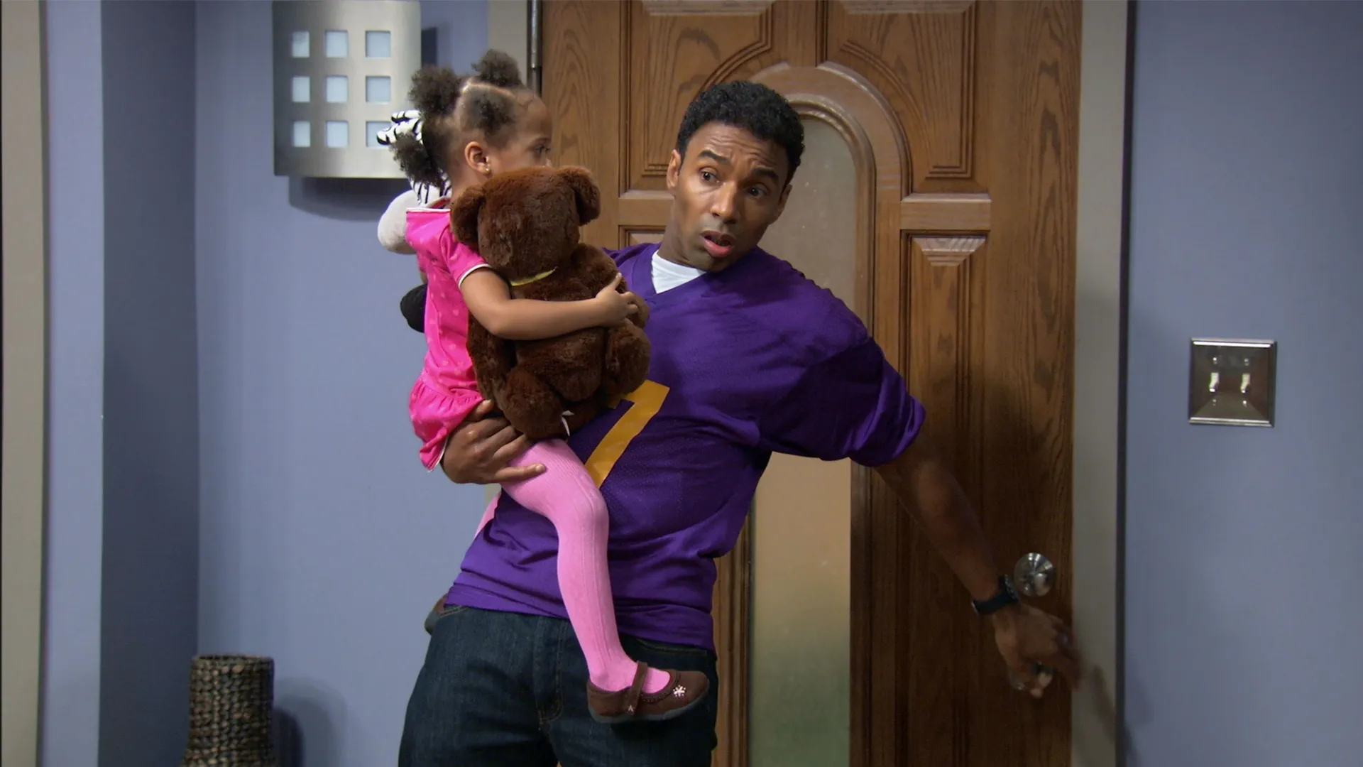 thumbnail - S5:E8 Daddy Day Scare