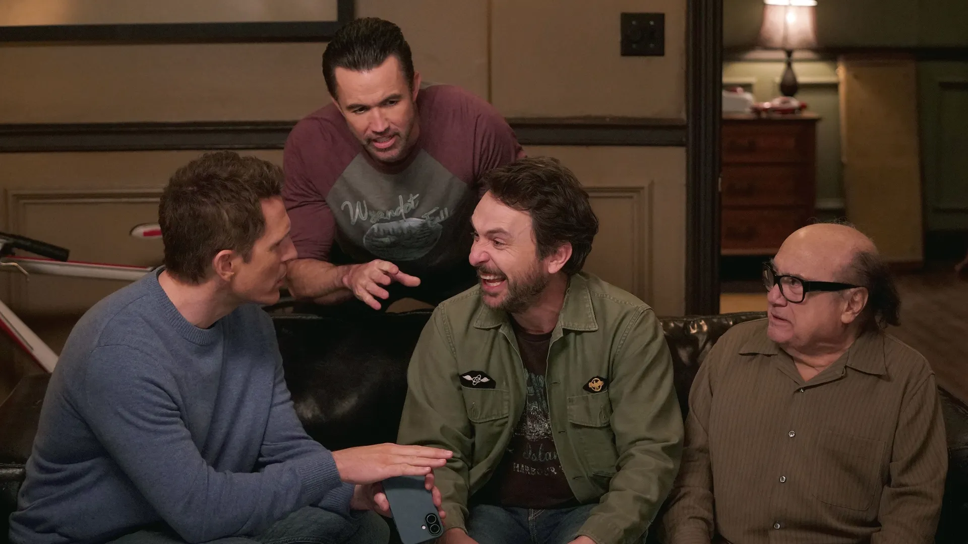 thumbnail - S18: Afl. 10 The Guys Have a Sleepover