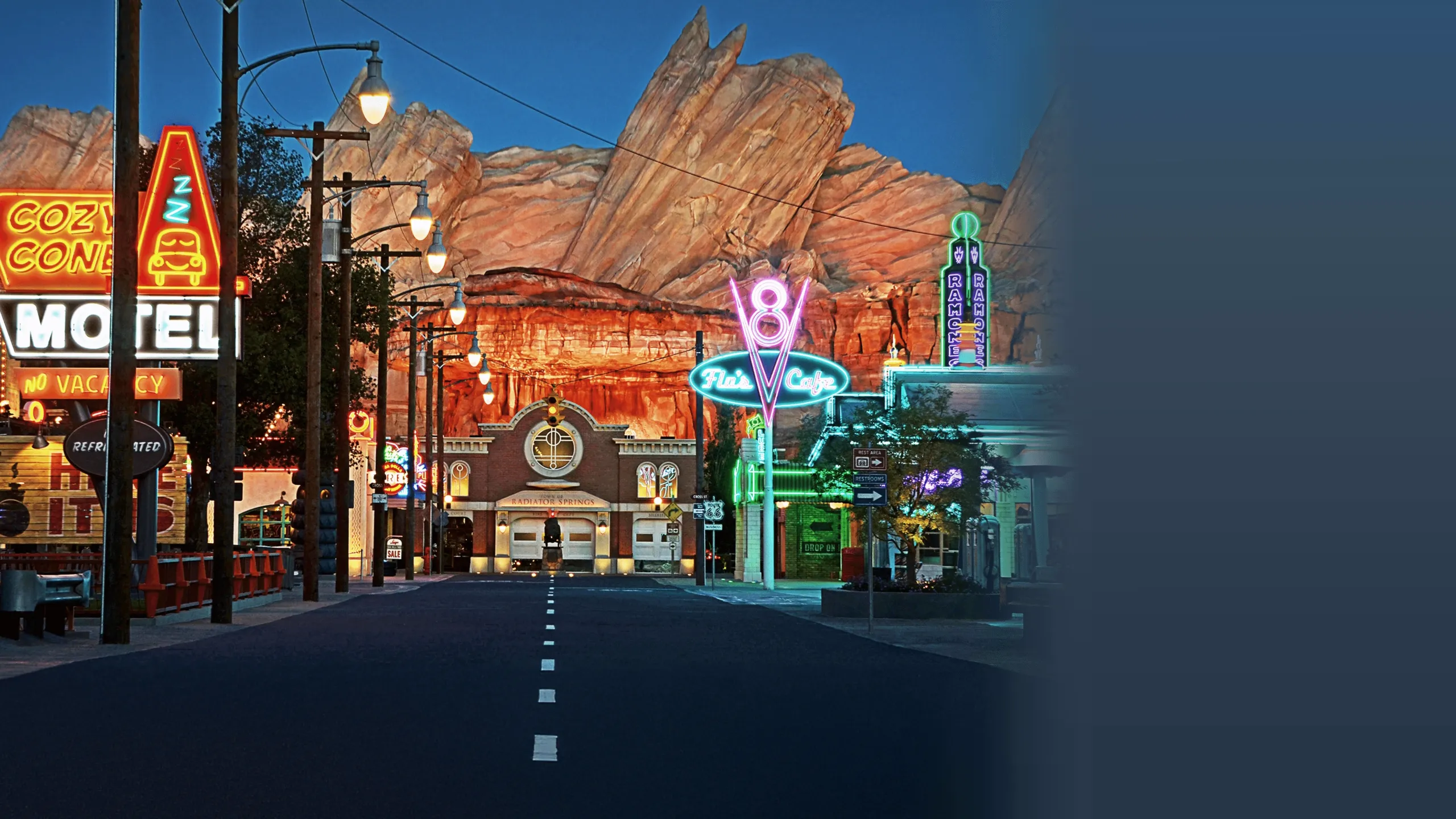 ‪Cars Land | Disneyland Resort‬
