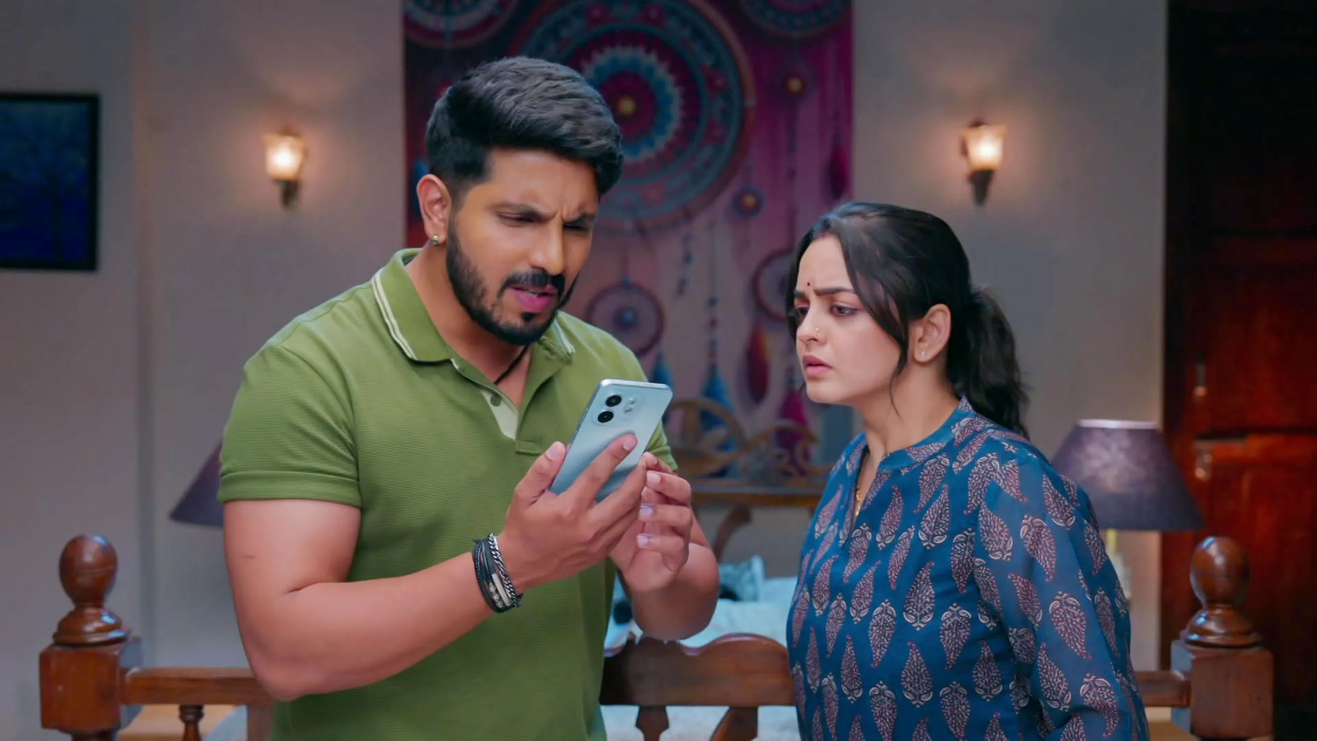 thumbnail - S2:E86 Sachin and Sailee Find a Clue