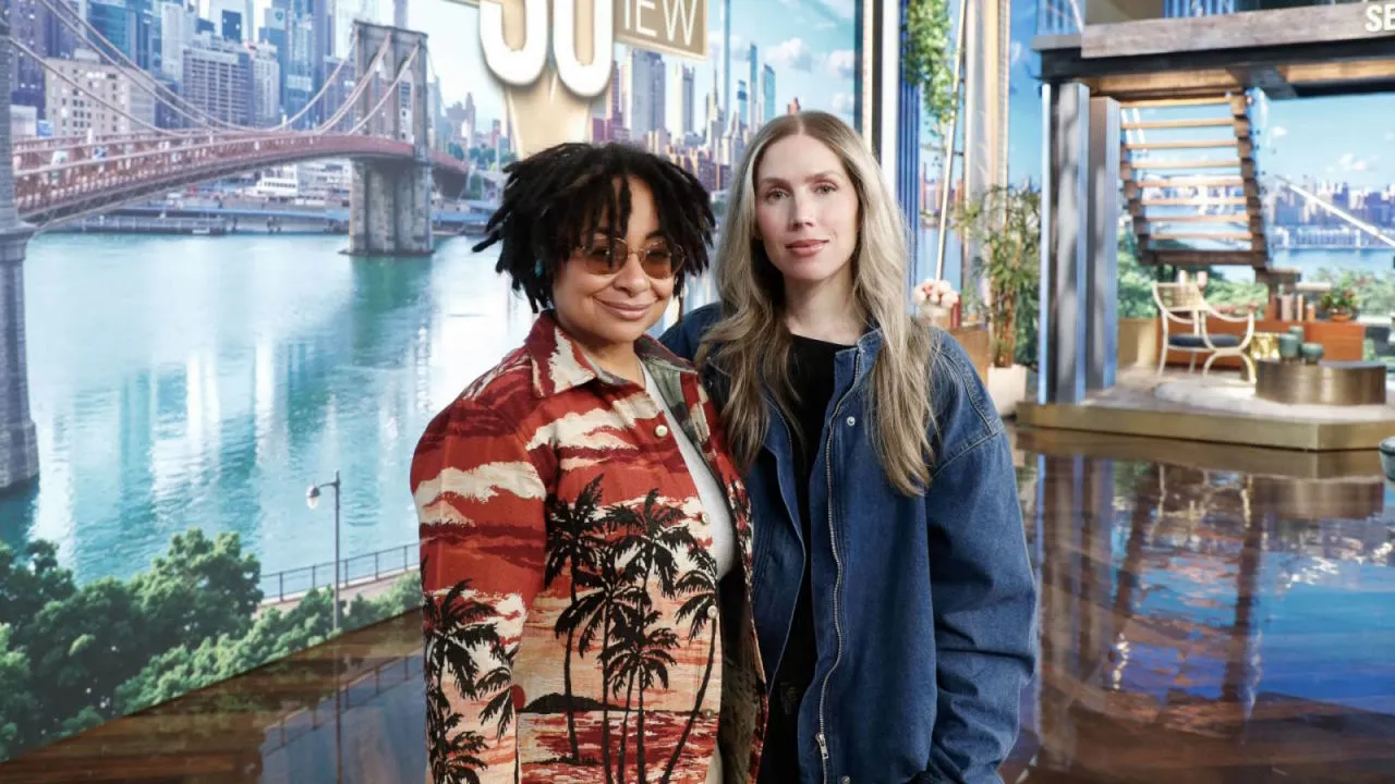 thumbnail - S30:E23 Raven-Symoné, Miranda Maday on internet scrutiny and today's era of TV reboots