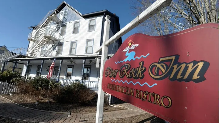 thumbnail - S1:E5 River Rock Inn