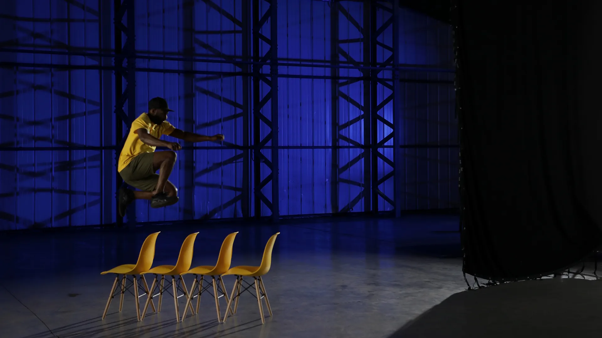 thumbnail - S8:E5 Crash Landings