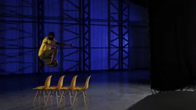 thumbnail - S8:E5 Crash Landings