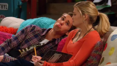 thumbnail - S2:E4 Lindy and Logan Get Psyched