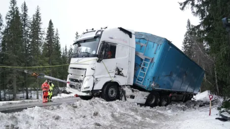 thumbnail - Ice Road Rescue