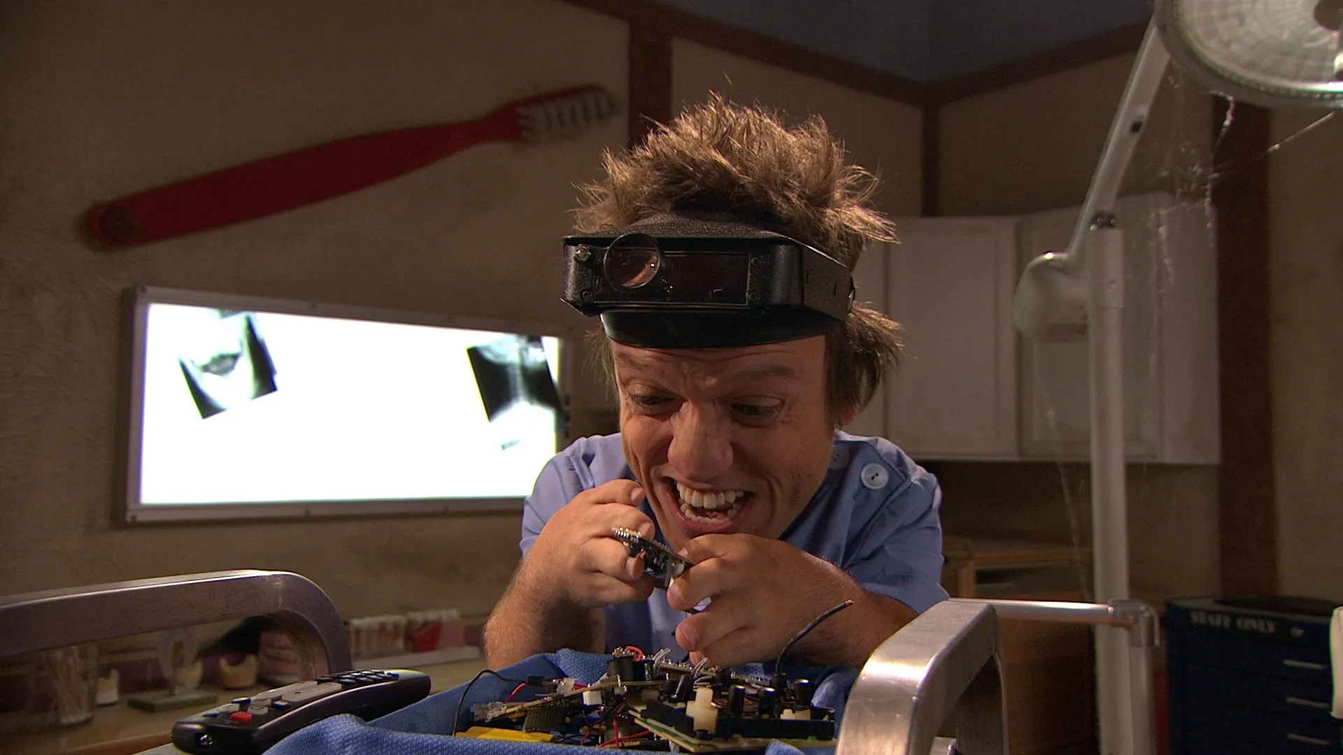 thumbnail - S3:E14 An Inconvenient Tooth