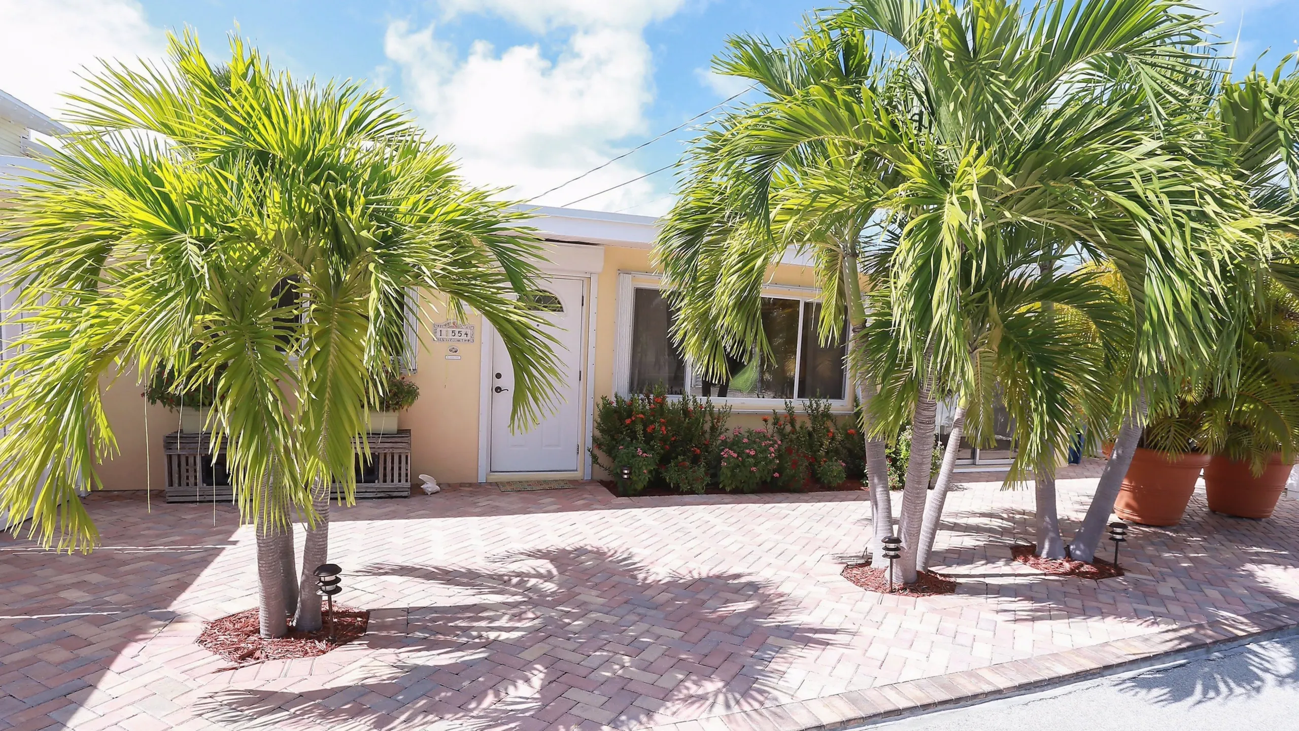 thumbnail - S2:E11 Florida Keys House Hunt